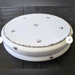 Farmhouse circle riser